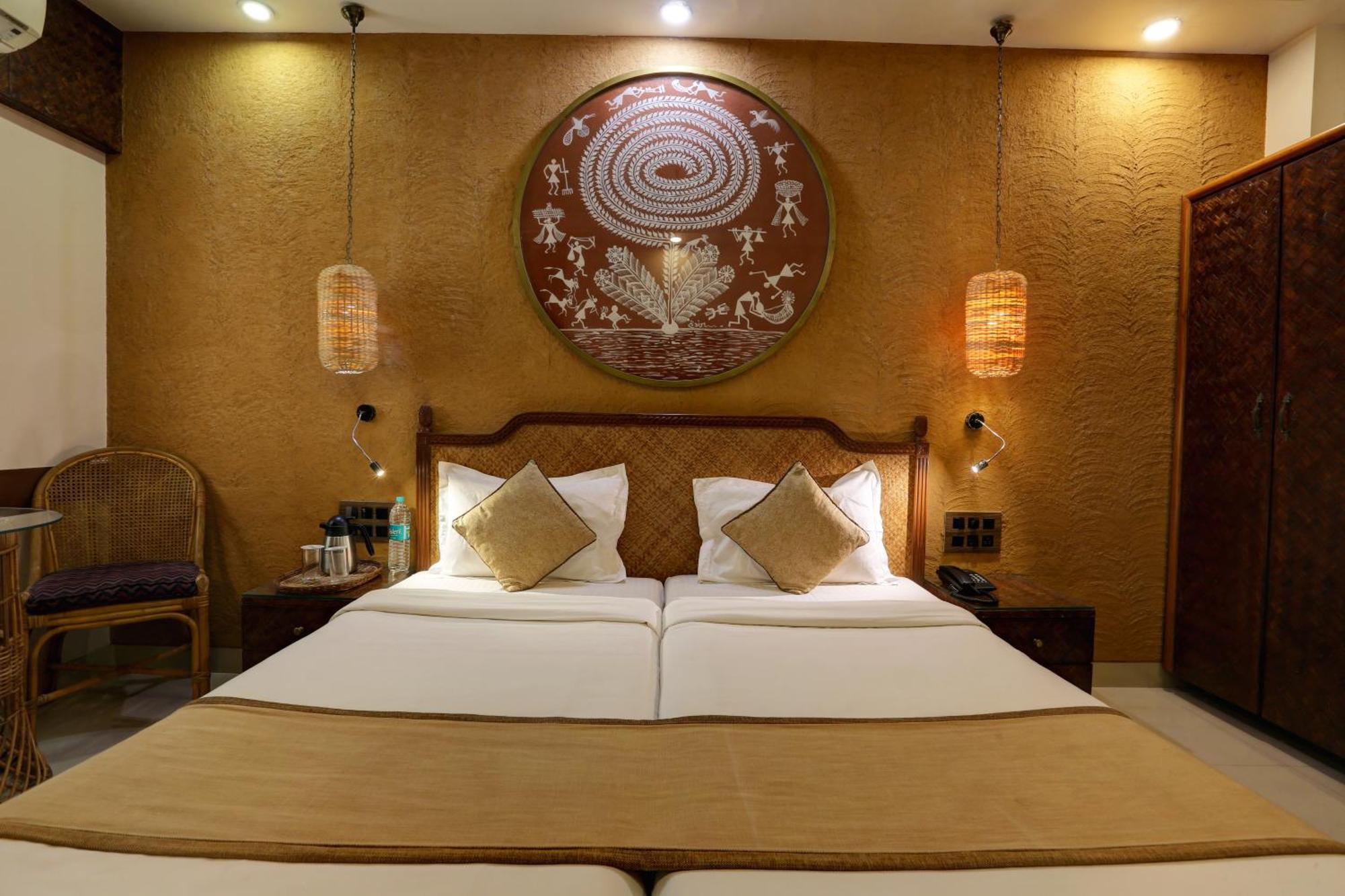 Accord Hotel Мумбай Екстериор снимка