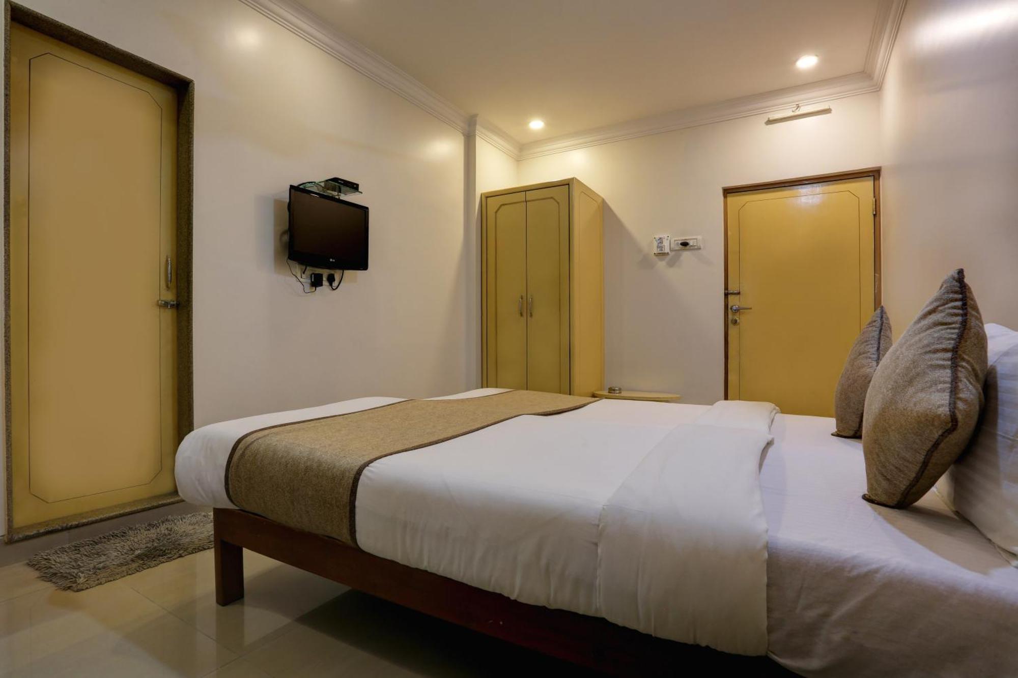 Accord Hotel Мумбай Екстериор снимка