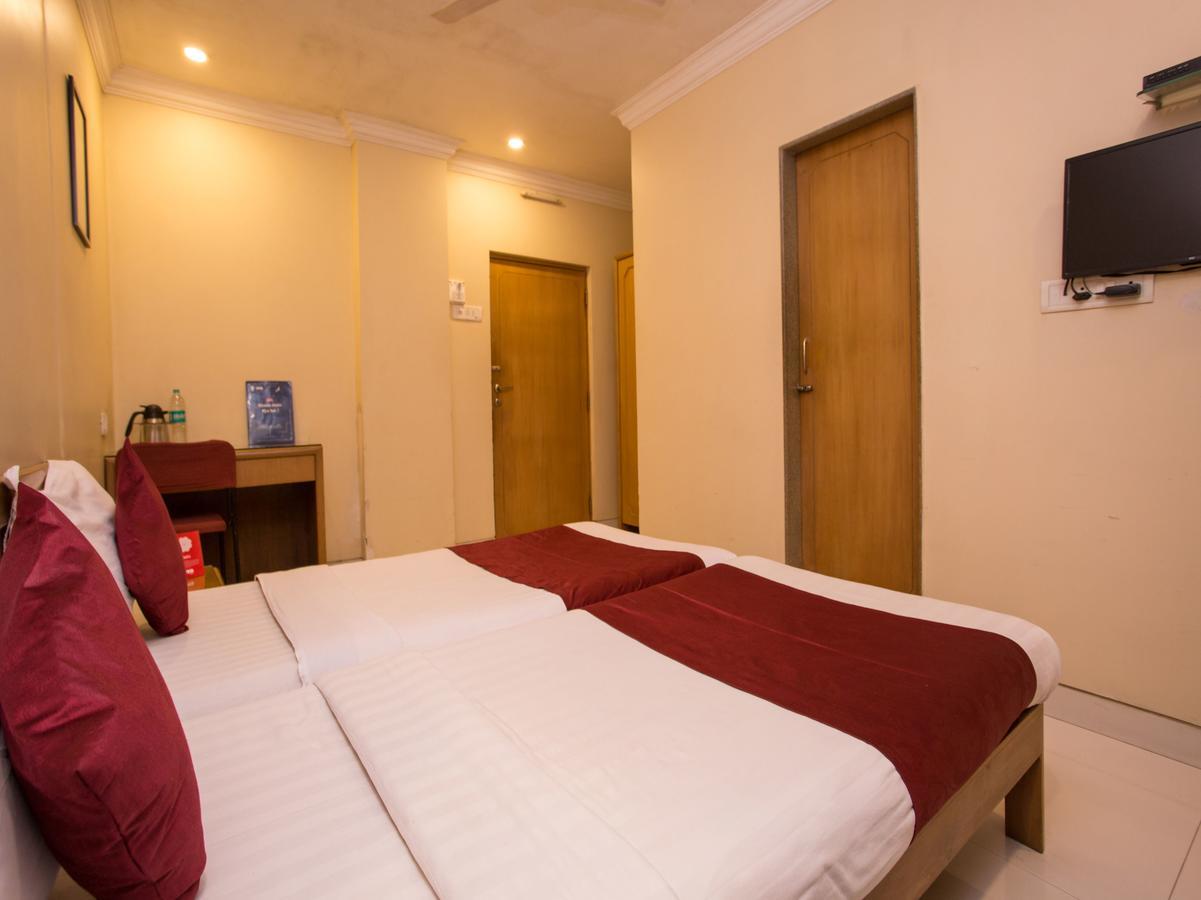 Accord Hotel Мумбай Екстериор снимка
